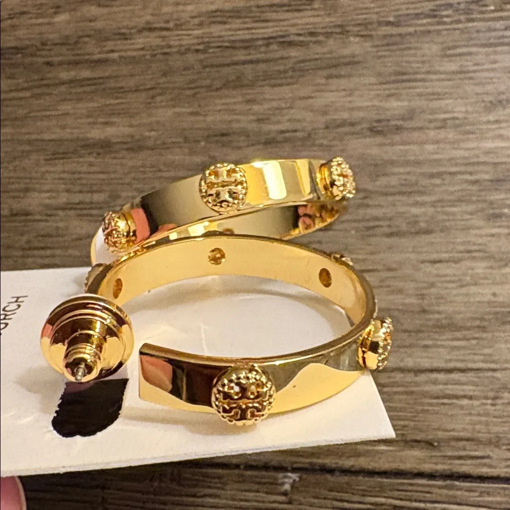 NWT [Tory Burch] Milgrain Gold Logo 3D Medium-Sized Designer Hoop Earrings - Picture 8 of 9